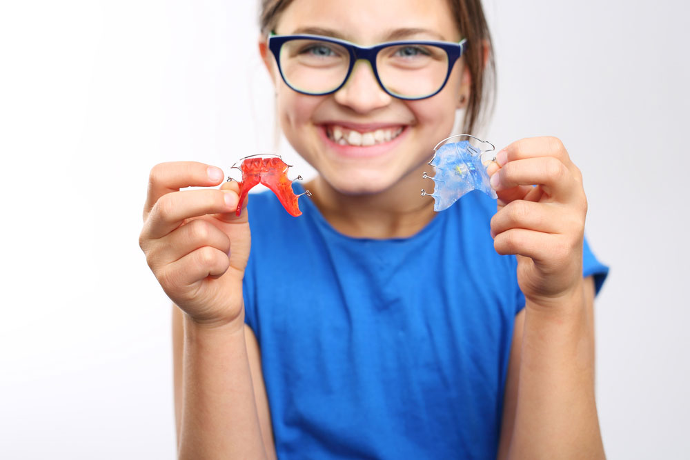 hawley retainer