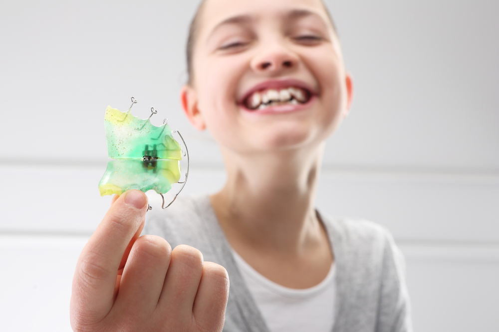 Hawley Retainer